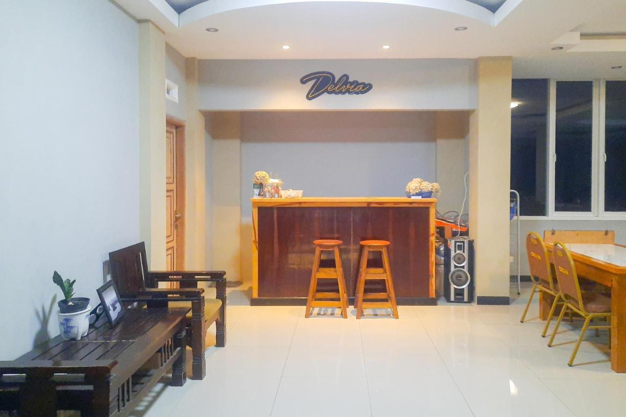 Delvia Bromo Homestay Mitra Reddoorz Pasuruan Ngoại thất bức ảnh