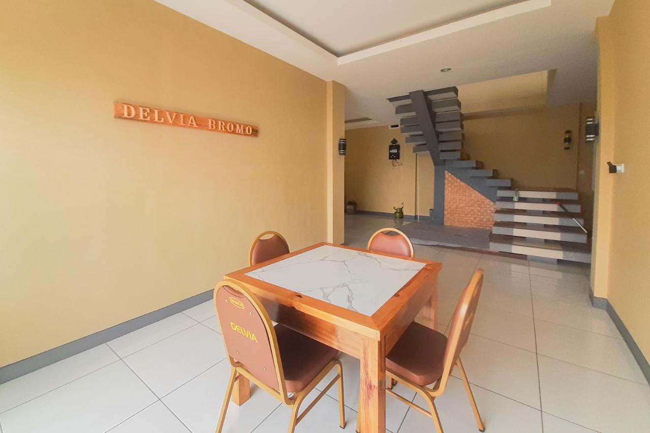 Delvia Bromo Homestay Mitra Reddoorz Pasuruan Ngoại thất bức ảnh