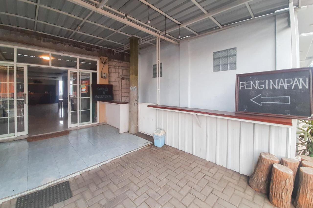 Delvia Bromo Homestay Mitra Reddoorz Pasuruan Ngoại thất bức ảnh
