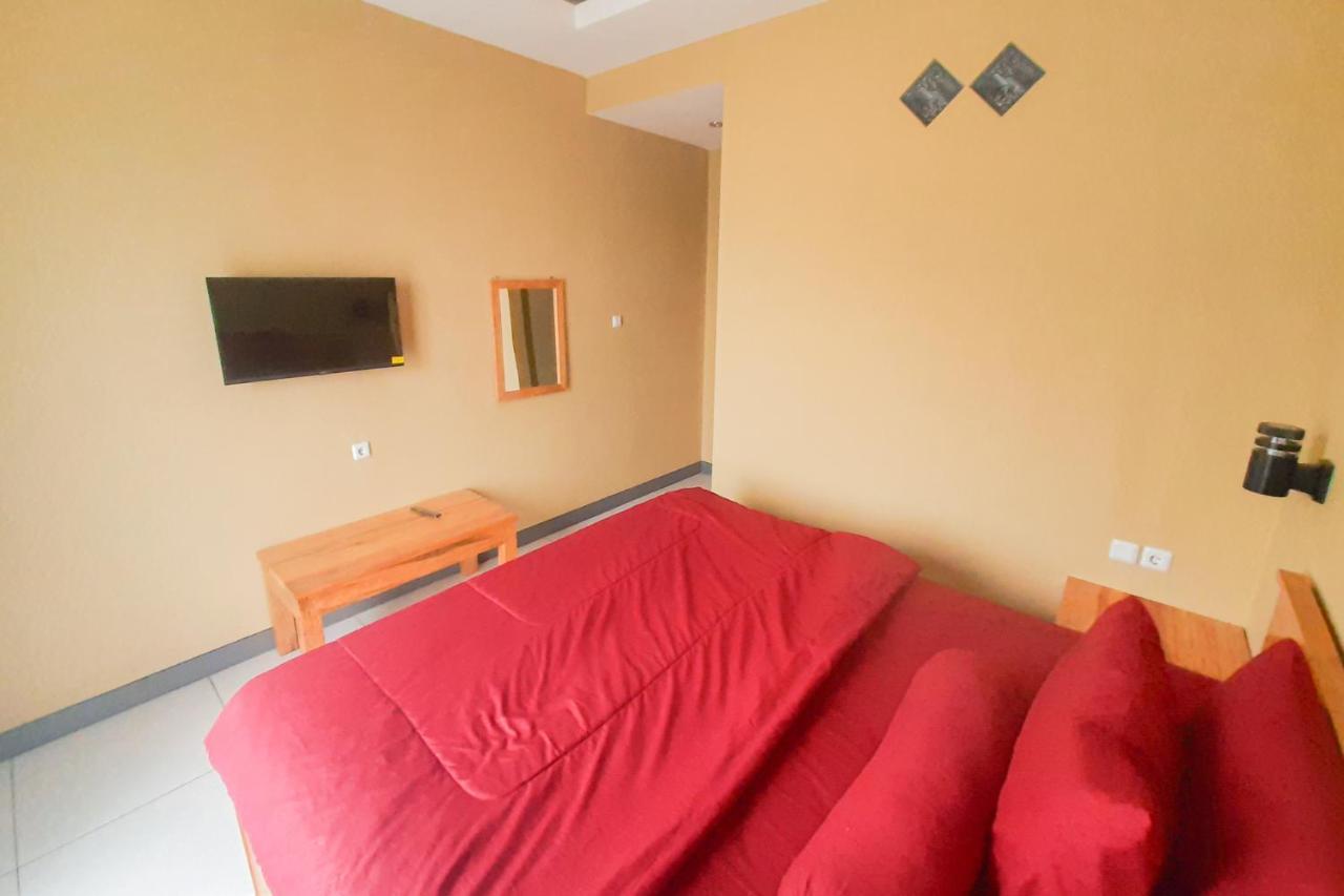 Delvia Bromo Homestay Mitra Reddoorz Pasuruan Ngoại thất bức ảnh